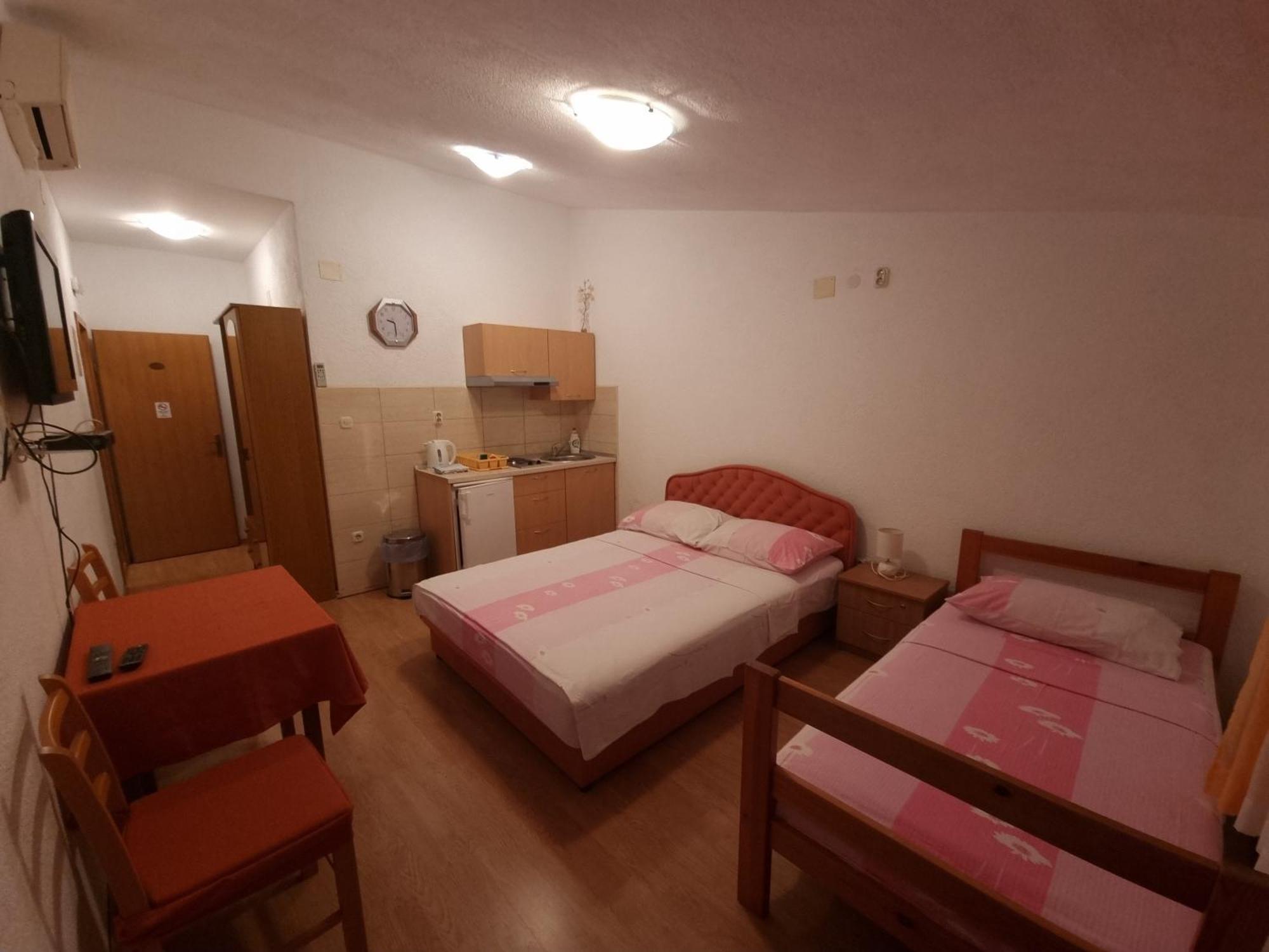 Apartments Cipetic Kaštela Εξωτερικό φωτογραφία